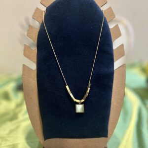 EvoraLuxe Modern Gold Square Pendant Necklace – Minimal Geometric Jewelry